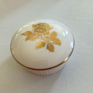 Wedgwood Gold Tonquin Fine Bone China Round Lidded Trinket Box
